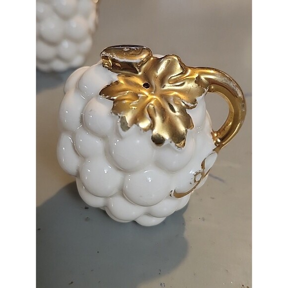 Vintage White Ceramic Grape Salt & Pepper Shakers – Gold Leaf Mid-Century - Picture 7 of 15